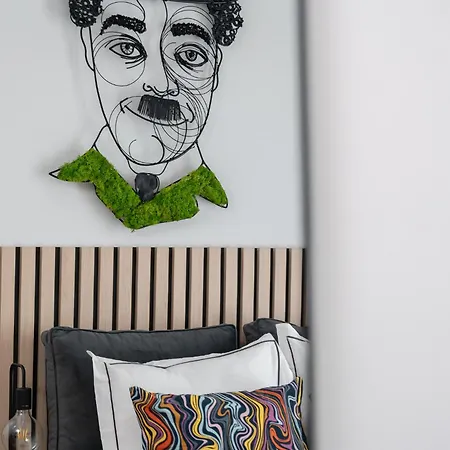 Charlie - Plac Wolnosci W Poznaniu * Познань