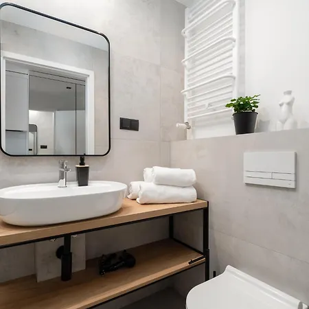 Charlie - Plac Wolnosci W Poznaniu * Познань